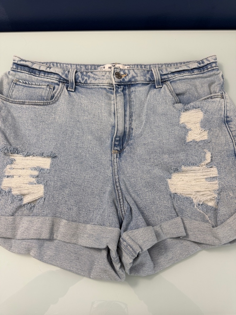 Hollister Curvy Ultra High Rise Mom Short 3”